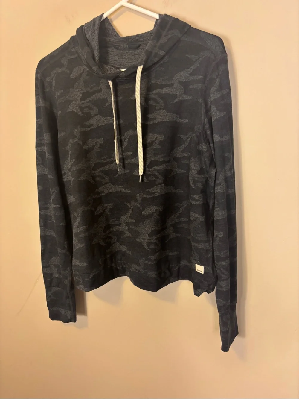 Vuori Women’s Dark Grey & Black Camo Pullover Hoodie